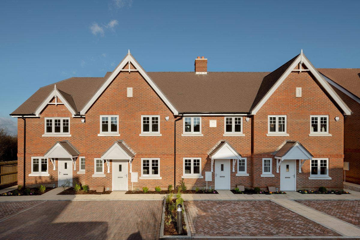::OPEN DAY 28 MAR:: 3 bed homes at Stanley Mews are designed for family life. Situated in #Billingshurst these high spec homes are ideally located for exceptional schools, sports and leisure with convenient transport links. Call 01737 422033 to view soo.nr/3IJ7 🏡 🌳
