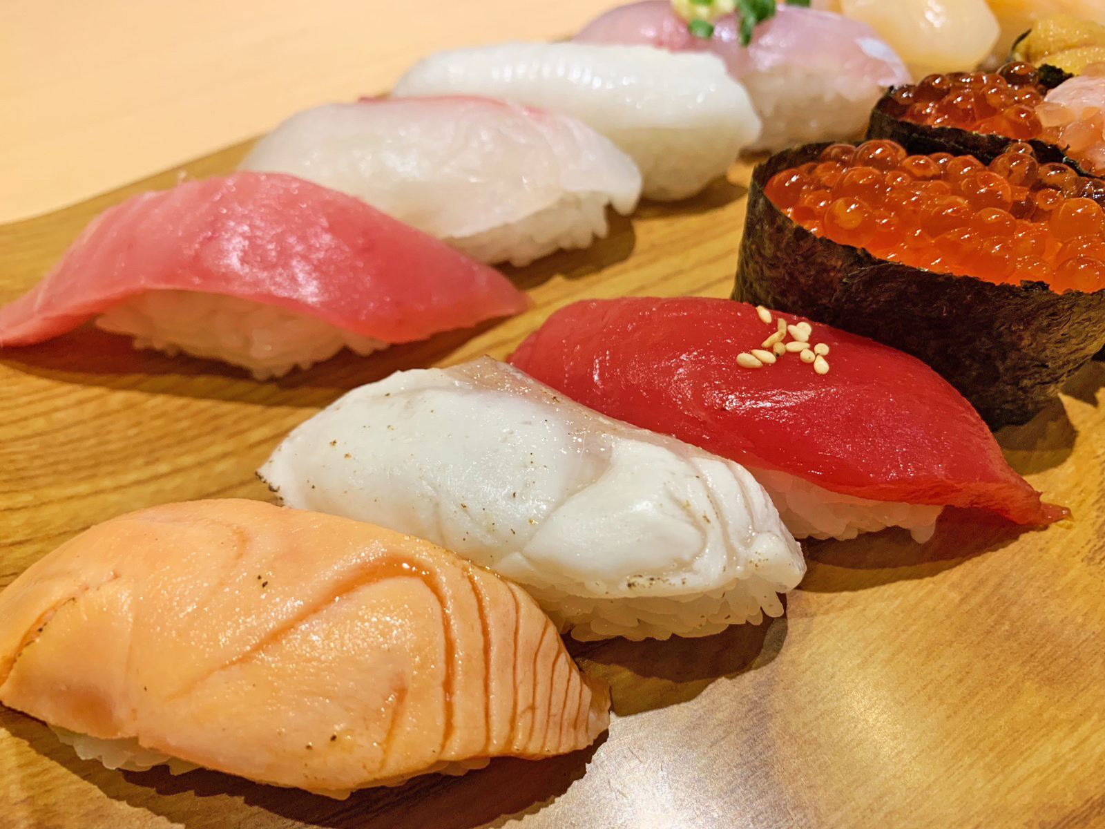 Uzivatel さすらいグルメ日記 Na Twitteru 新宿や池袋にある雛寿司では寿司職人が握った高級寿司の食べ放題を思いっきり楽しめる いくら ウニ 中トロ サーモンなど好きなネタを頬張りまくれる瞬間は至福 寿司をお腹いっぱい食べられるのは夢のひと時と言っても