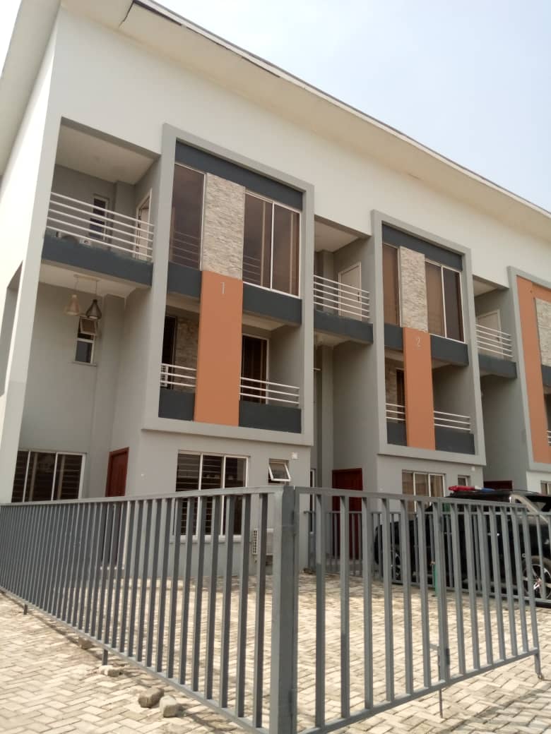 j22Investment's tweet photo. Luxury and well spacious 4 bedroom serviced terrace for rent 

Location :lekki phase 1
Price :6m
Service charge :1m

Features :fitted kitchen,24 hours light, Treated water plant, good parking space
For enquires call :09045204480,09045620330,09045294210 https://t.co/aRxjRCIz4A