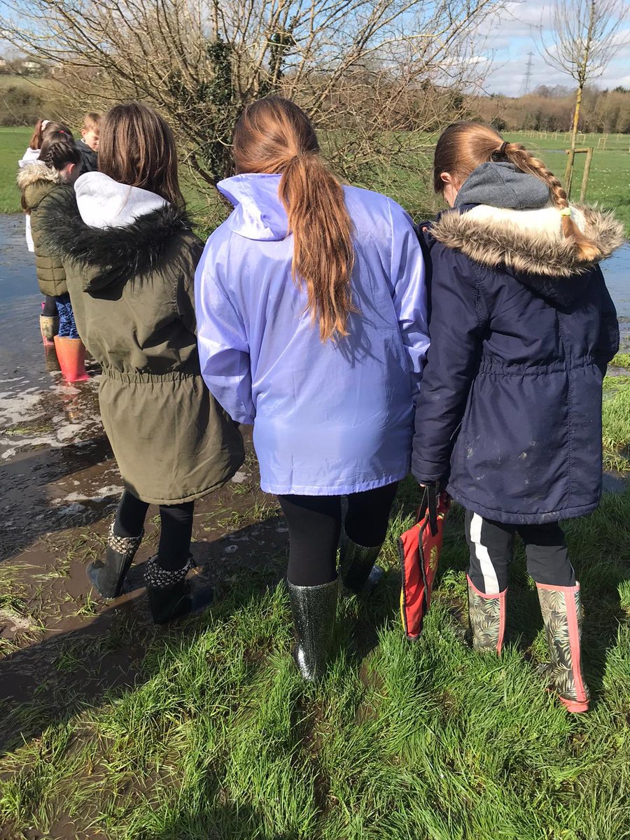 aquinastrinity's tweet photo. Enjoying the sunshine and fresh air, our year 6 children enhance their geography learning at Horton Kirby https://t.co/PeosbHXO2J