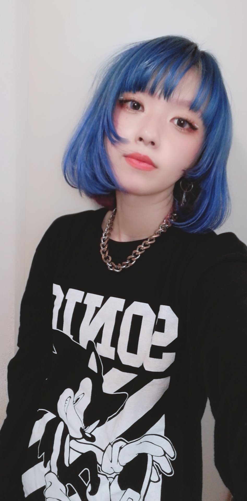 らむてん カラーバター色落ちレポ サファイアブルーに小さじ1杯のショッキングパープルを混ぜた真っ青髪でしたが十日たって青紫に ショッキングパープルはほんの少しでも混ぜると最後まで色が残るので青髪か紫髪で迷ったらショッキングパープルを混ぜ