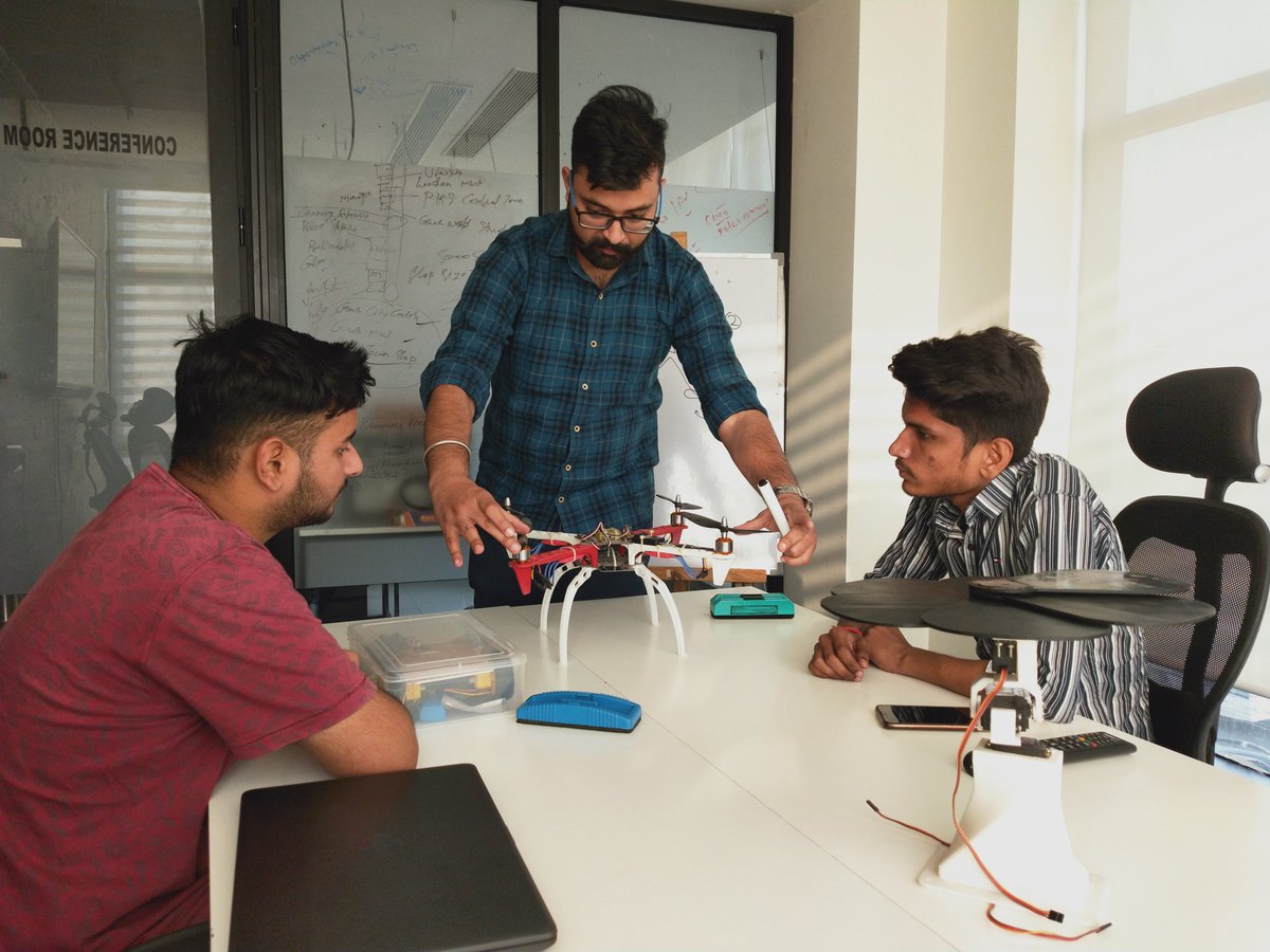 stembazaar's tweet image. We at CORECHAMP have Started our Industrial Training Program👨🏫for College Students. Here are the Glimpse of our 1st Batch where the Interns👨🔧 Learned about Drones, Arduino,Node MCU,made Various Projects on IOT,Robotics🤖etc...
#internship #startupindia #startup #trainingday #IoT