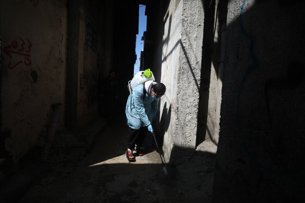 alijadallah66's tweet photo. Palestinian volunteers sprays disinfectant a street at al-Shati refugee camp in Gaza City. (Anadolu Ajansı -  📷Ali Jadallah) #كورنا #Covid_19 https://t.co/NAWDkXtyGD