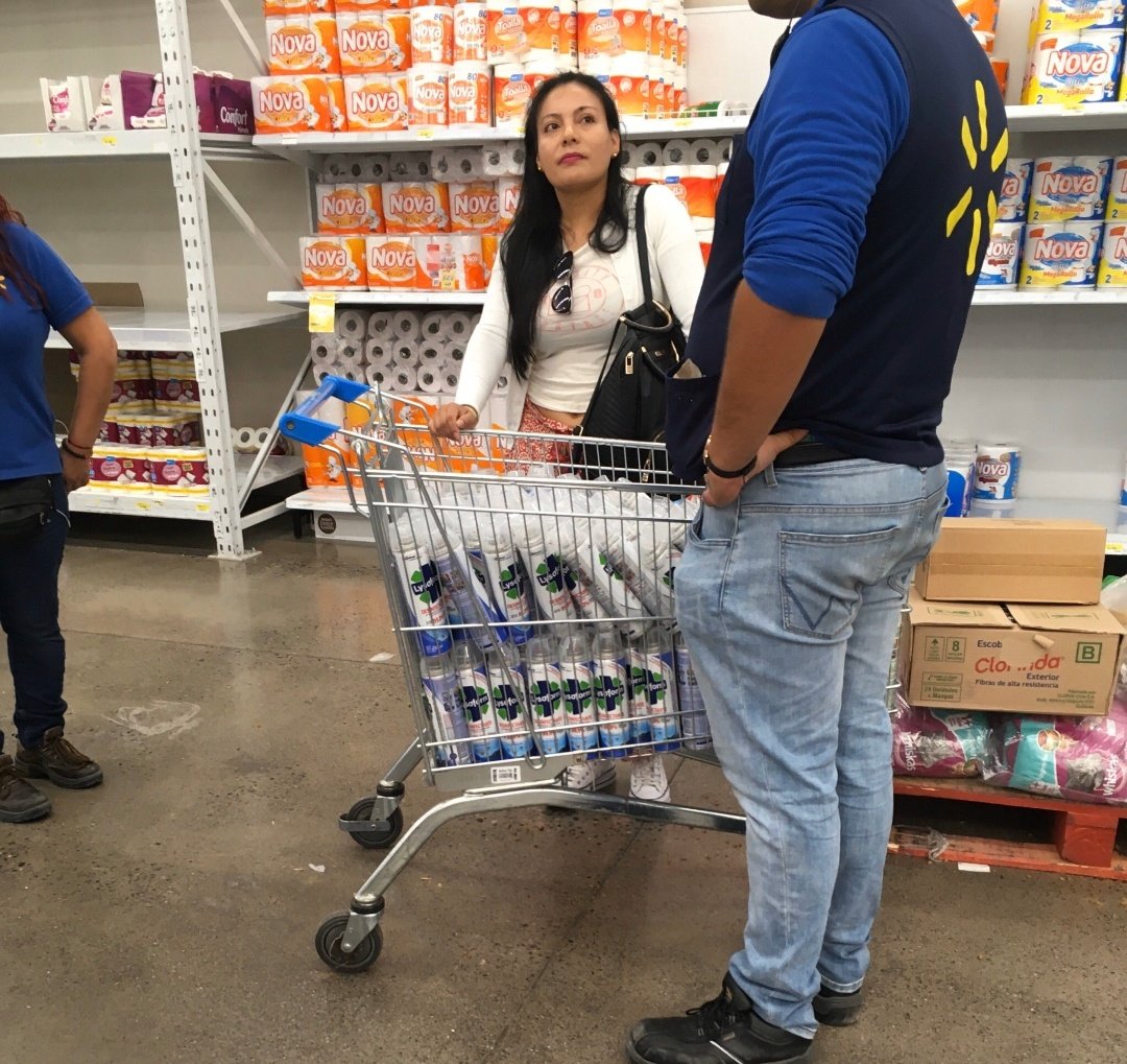 cesarmoz's tweet photo. Que bueno que el personal del Lider la pararon. https://t.co/azMWsD96TM