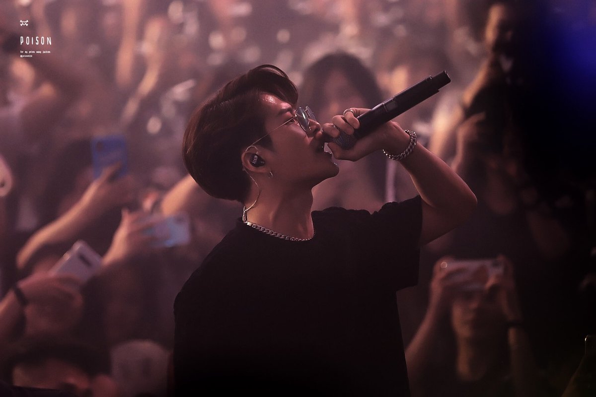 JacksonWThreads's tweet photo. jackson attended #FendiXJacksonWang launch party in Chengdu (fendi music party) and perform his songs
https://t.co/dvdRwLbx8Q
https://t.co/PrAkbALTKE https://t.co/Pi9U35EIuX