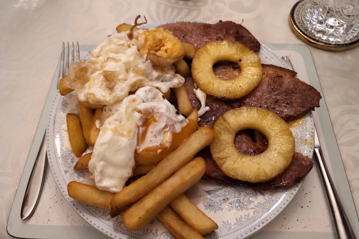 BenStarSports's tweet image. This is how Professional Gammons eat! #2eggs #2pineapple