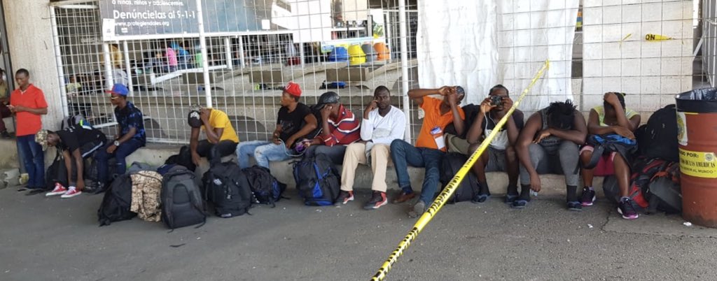 #QuedémonosEnCasa, mientras nuestros puestos fronterizos lucen así hoy: Aglomerados. He solicitado al Ministro de Salud y a la Directora de Migración reforzar las medidas de prevención que se están aplicando. ¡Estaremos vigilantes! #COVID19