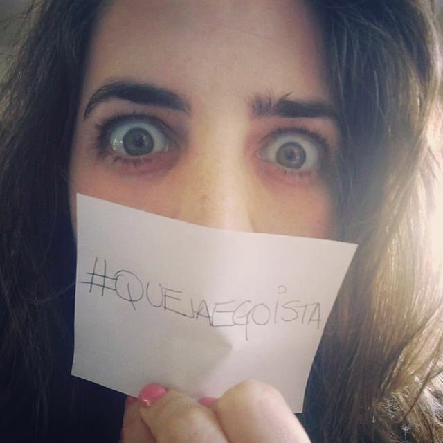 ValeAndreActriz's tweet photo. Para poder pensar en lo colectivo y hacer lo que tenemos que hacer me parece que está bueno darle un lugar a la #Quejaegoista, permitirse un momento al día para decir "qué mierda" y después lavarse las manos, mantener los dos metros de distancia e intoxi… https://t.co/GHbXL1JQMv https://t.co/ZOq1MFWblY