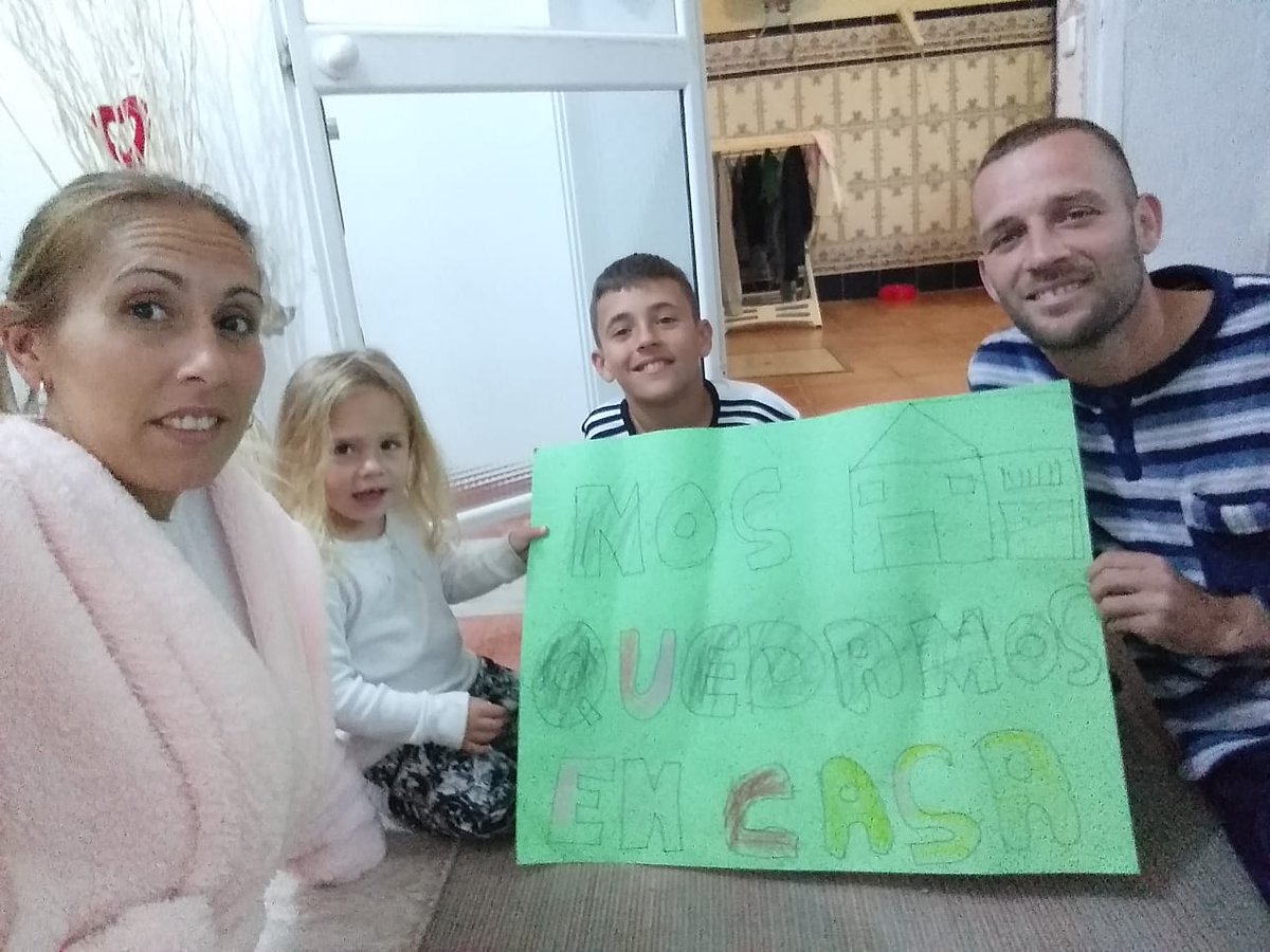 Nosotros también nos kedamos en casa 😘😘