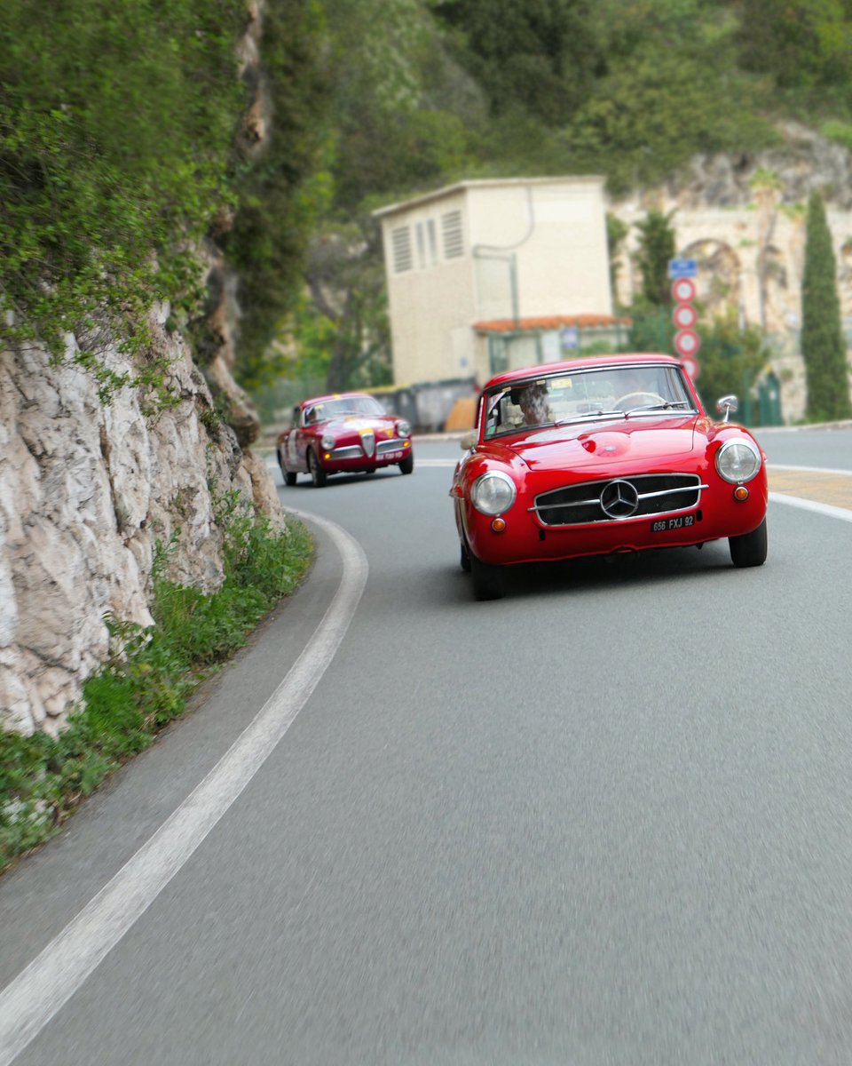 Knowing that here in France we can't actually get out of our homes.., let's close our eyes and imagine ourselves in one or the other of these amazing cars. Well then, have you chosen the Mercedes-Benz 190 SL or the Alfa Romeo Giulietta Sprint? At the end, who wins?