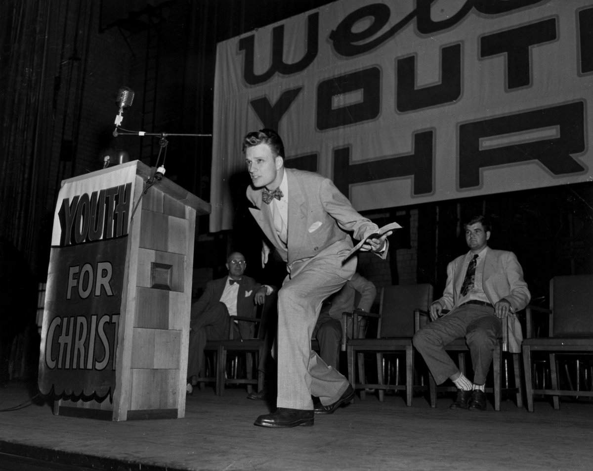 YFCintl's tweet photo. Did you know Billy Graham was Youth for Christ's first full-time employee? Read more about our rich heritage at https://t.co/s5AHrhIAq3.
#heritage #YFC #youthforchrist #rememberbilly #history https://t.co/SqpyPL40pf