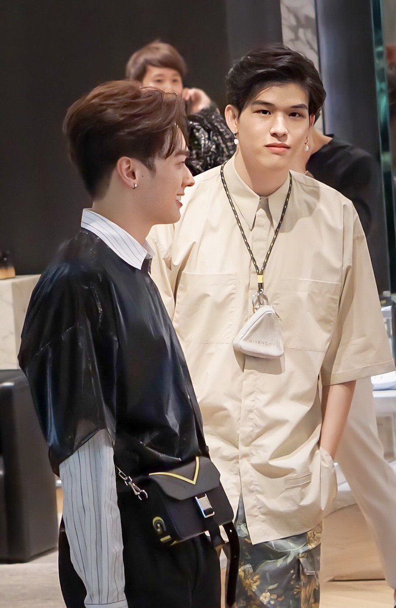 Nathanan28's tweet photo. F เหมา พร้อมโอน🤤💸💸
@OabnithiW @skywongraveee
#กักตุนรักสกายอย่าให้ของขาด
#skywongrevee #oabnithi
#ก้อนเมฆของสกาย #GivenchySS20 https://t.co/IAHPCGbTxg