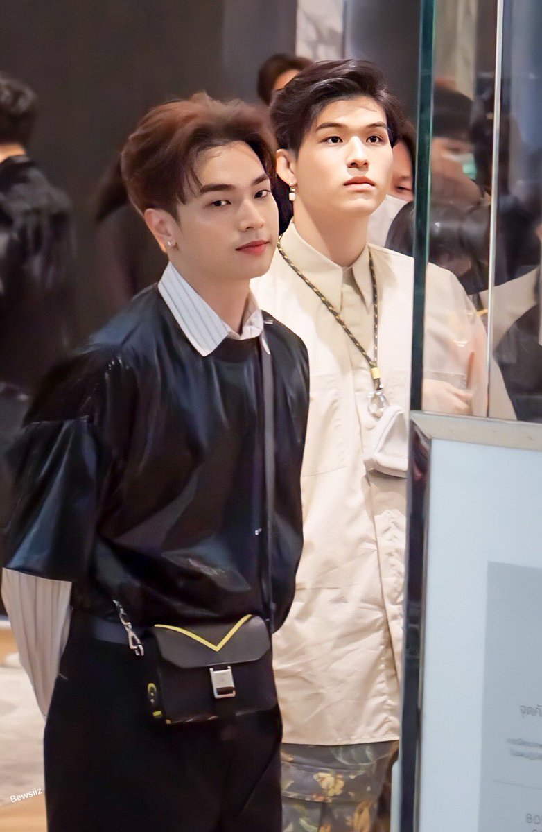 Nathanan28's tweet photo. F เหมา พร้อมโอน🤤💸💸
@OabnithiW @skywongraveee
#กักตุนรักสกายอย่าให้ของขาด
#skywongrevee #oabnithi
#ก้อนเมฆของสกาย #GivenchySS20 https://t.co/IAHPCGbTxg