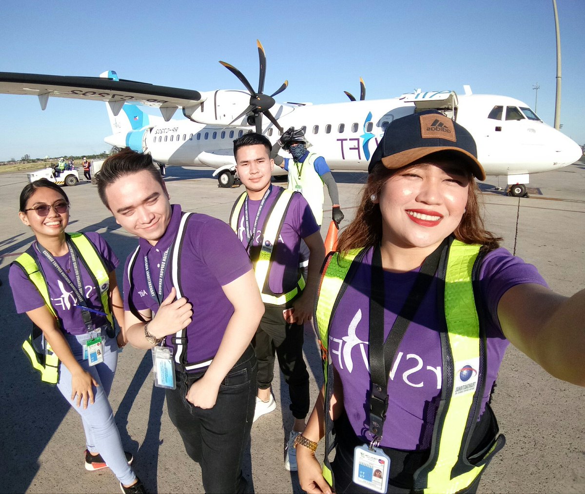 earl_ceniza's tweet photo. Last flight for this month.💖💖 
#FlyAirswift
#Flywithfriends https://t.co/gCIAe4v6T0