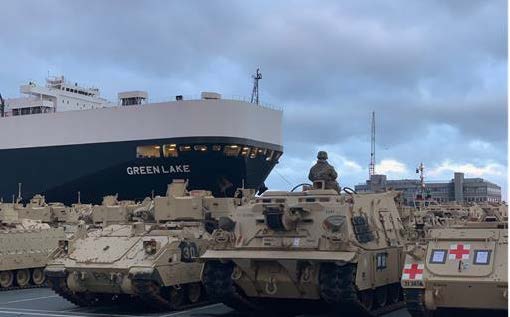 SDDCCSM's tweet image. Check out this trooper settling in to an M88 at the Kaiserhafen Port and preparing for onward movement.  Our ability to project a credible fighting force anywhere in the world, at a time &amp;amp; place of our choosing sets us apart. #surfacewarriors #ForceProjection @hqSDDC #DRL