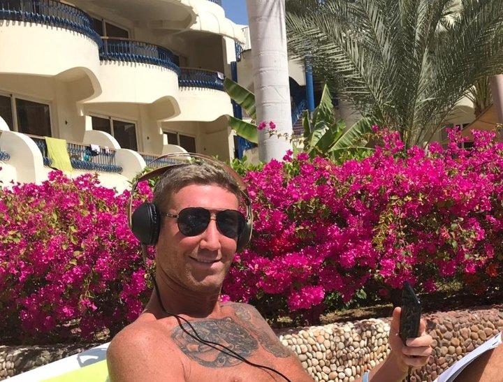 ChrisMaloney77's tweet photo. Good afternoon guys! Enjoying the sun &amp; learning some new tunes. Have a wonderful day xx 😎 https://t.co/KGsjXcWROD