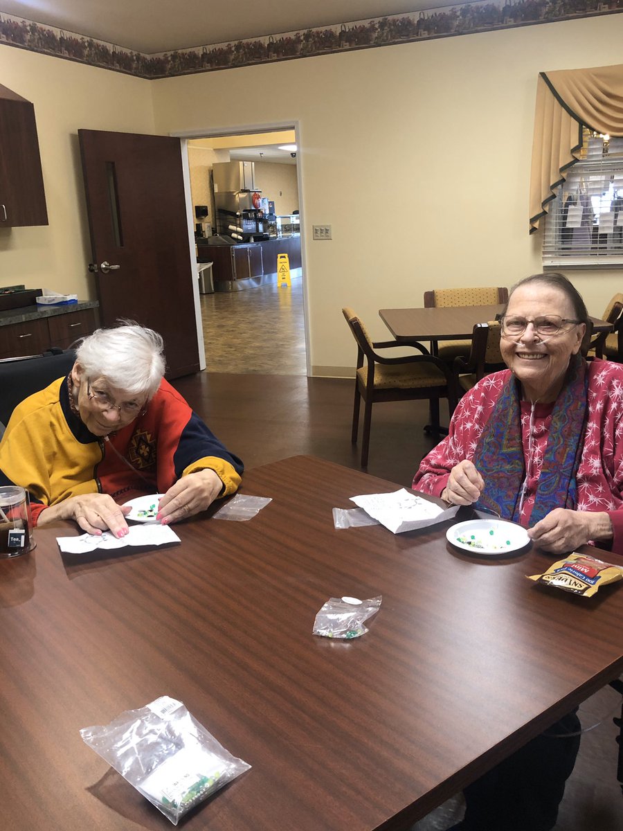 CedarCreekHC's tweet photo. Keep spirits high and spending time with our friends while we stay indoors! Puzzles, painting and jewelry making! #TrilogyLiving #TrilogyBFF #Artisans https://t.co/gKJP42eZr6