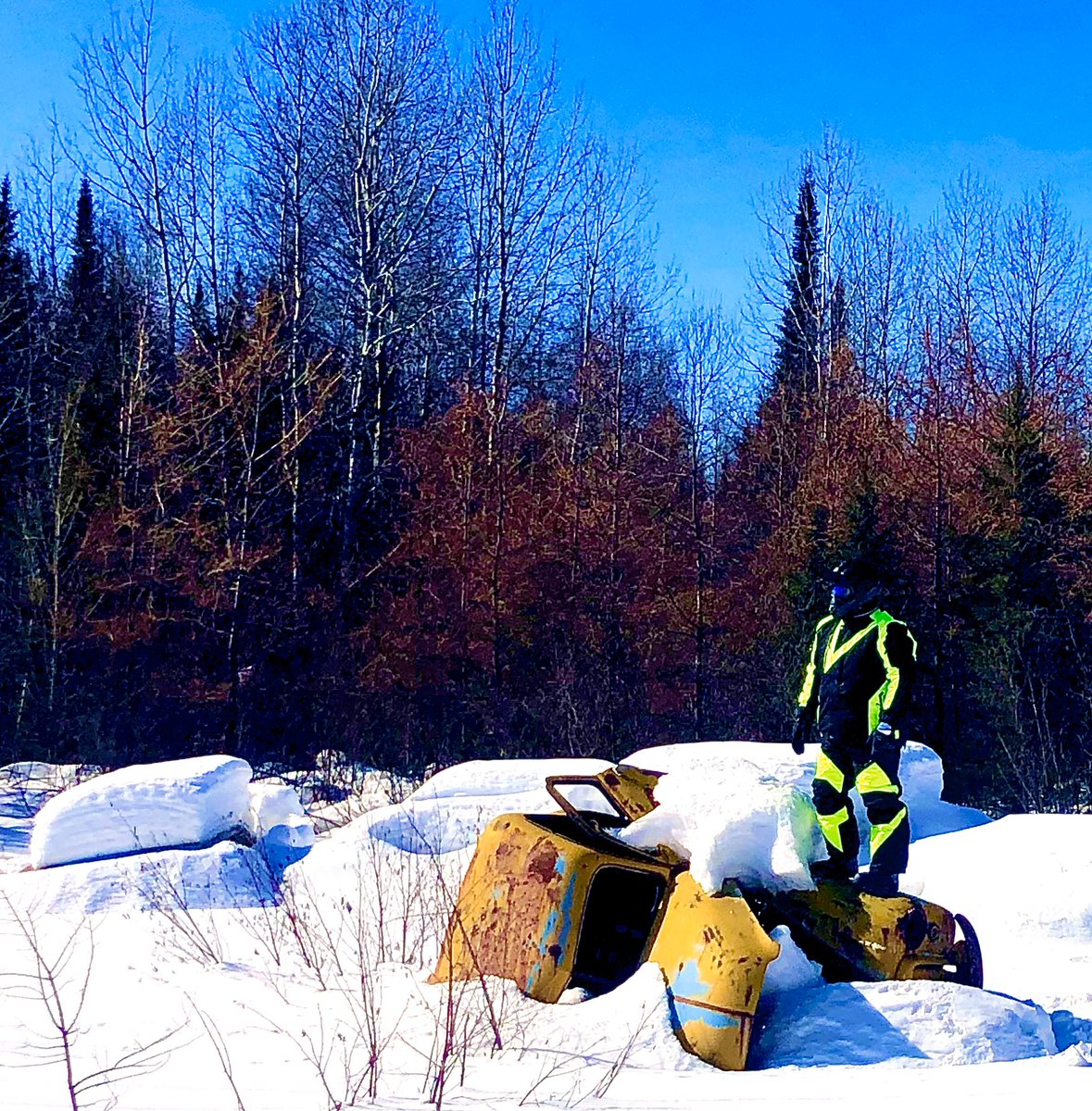 CanuckPS's tweet photo. Beautiful Northern Ontario. Sporting the Choko Design Adventurer jacket.
#ChokoDesign #Adventurerjacket #canuckpowersports #snowmobileseason https://t.co/Ag5hh6uh0H