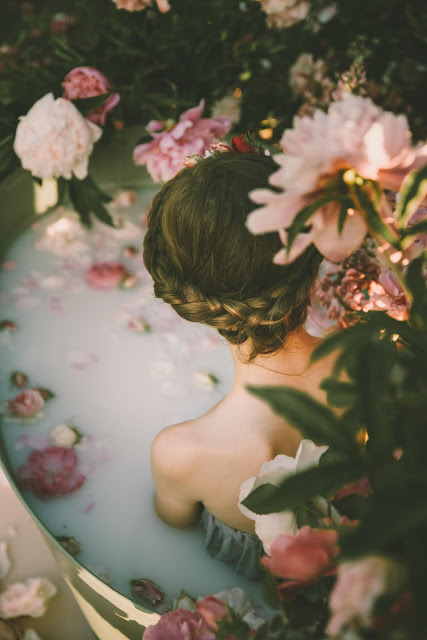 FashionFunBlog's tweet photo. A PRINCESS BATH Discover More https://t.co/03Ij1H6ITd #beautyblog #botanicalbeautystyle #madeinstuscany #Tuscany #beautyaddict #beautysalon #beautybloggers #beautytips #naturalbeauty #beautyguru #beautyofnature #naturalblogger #beautygram https://t.co/7mWcnmv2Tc