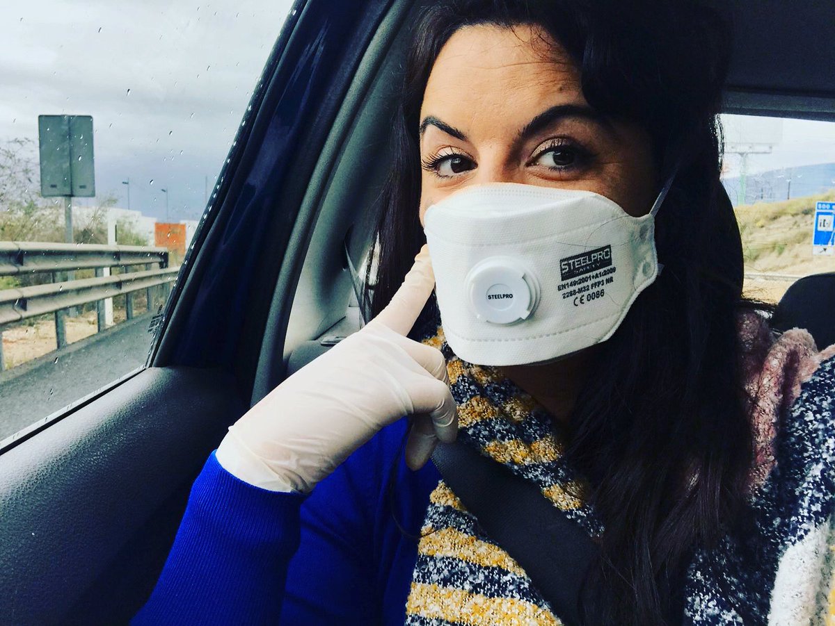 Hoy más que nunca. Tengo presentes a mis compañeros periodistas que arriesgan su salud para mantenernos informados. Mi amiga del alma <a href="/rebecaMherrera/">Rebeca Martínez Herrera</a> ahora mismo, desempeñando su inestimable labor. #quedateencasa #covid19ESP #bravoperiodistas ❤️❤️❤️