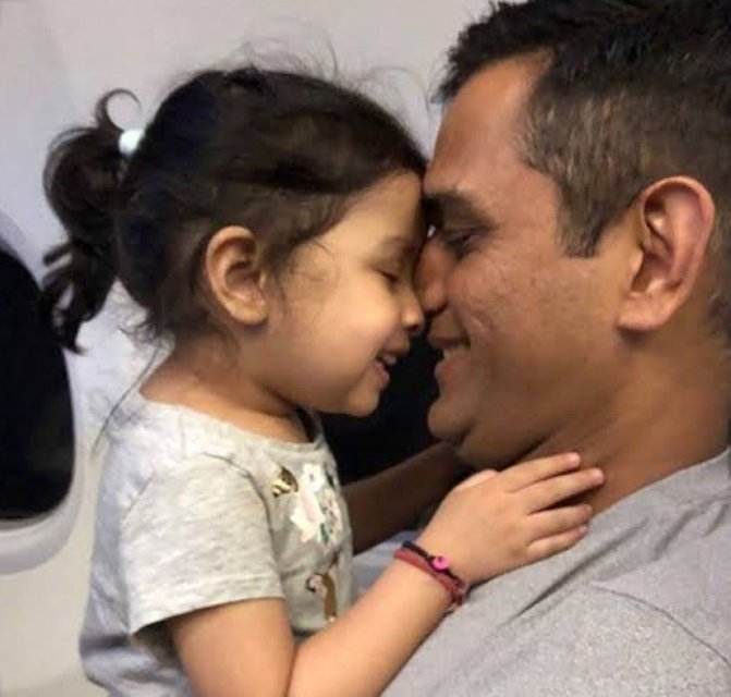 DHONI AS LION .........THREAD