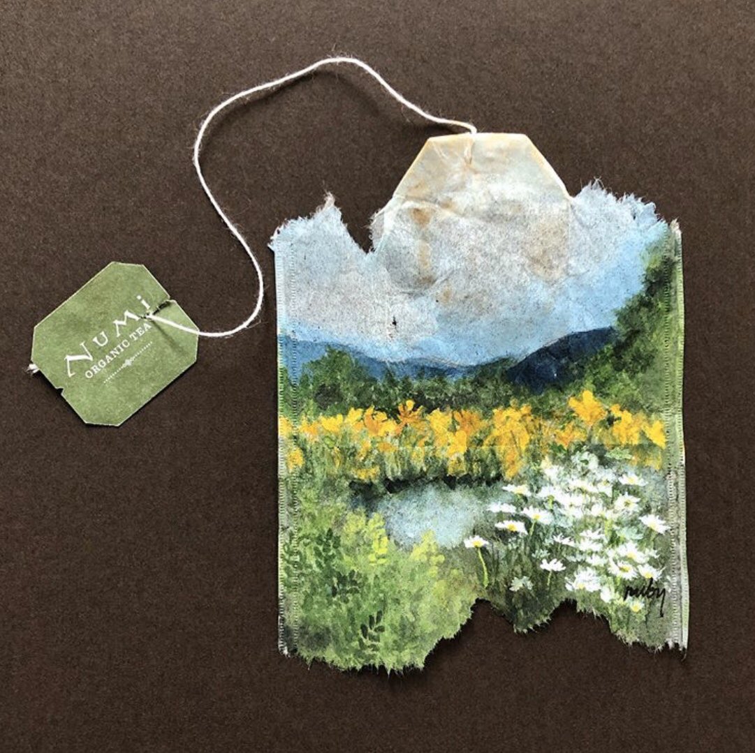 franch_laura's tweet photo. Ruby Silvious es una artista y diseñadora gráfica neoyorquina conocida por sus bolsas de té usadas pintadas a mano. ¡Me parecen preciosas y es una bonita idea para estos días de necesaria cuarentena!

Podéis ver más en su cuenta de Instagram @silvirub 

#quedateencasa 

👇🏻Ver más https://t.co/GjQQio3E8i