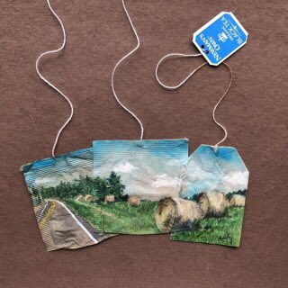 franch_laura's tweet photo. Ruby Silvious es una artista y diseñadora gráfica neoyorquina conocida por sus bolsas de té usadas pintadas a mano. ¡Me parecen preciosas y es una bonita idea para estos días de necesaria cuarentena!

Podéis ver más en su cuenta de Instagram @silvirub 

#quedateencasa 

👇🏻Ver más https://t.co/GjQQio3E8i