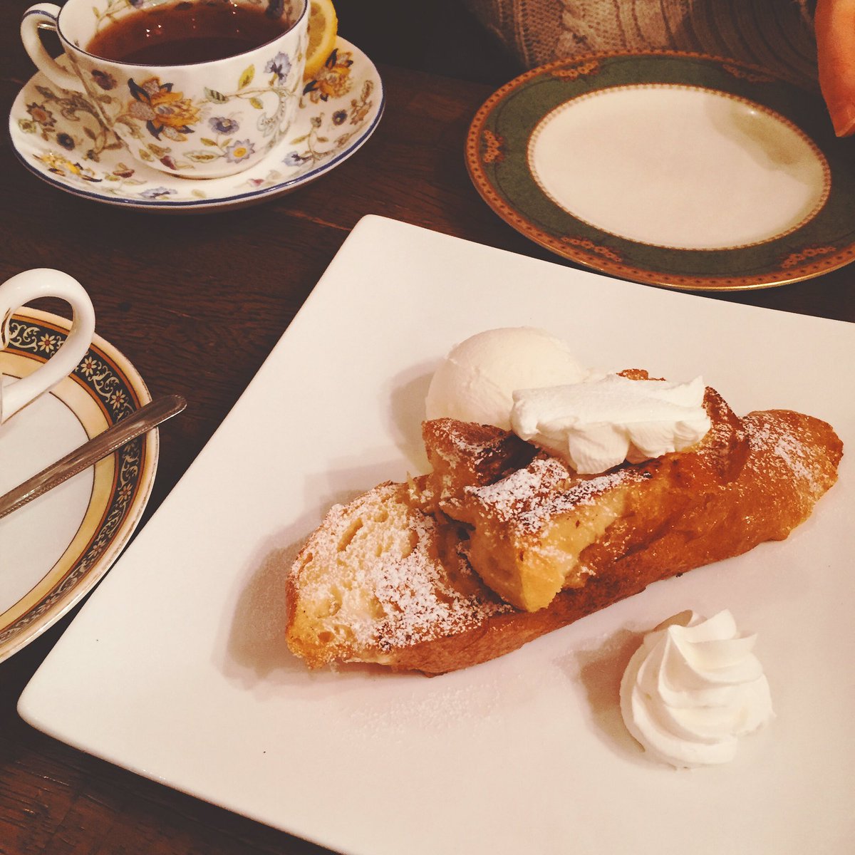 くろまめ 兵庫 元町 Cafe De Alfee 1晩漬け込んだフレンチトーストが凄く美味しいお店 中華街の入口にあって 凄くゆったり出来る 個人的なおすすめは レアチーズのフレンチトースト 口に入れると幸せな気分になれる コーヒーも美味しい お嬢様