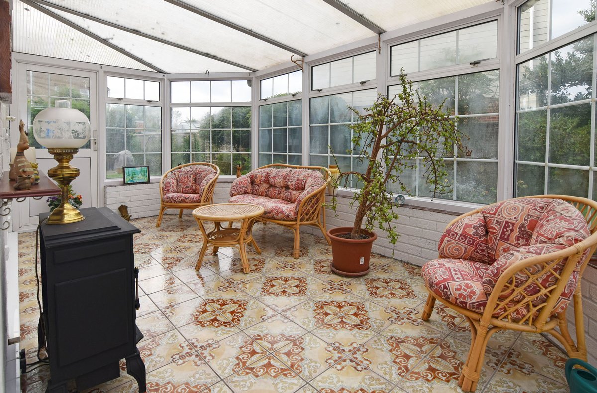 PREICED TO SELL!! This homes offers a huge amount of accommodation for the price. Set in the popular village of #westlynn this could be your ideal next home #newhome #home #house #eastofengland #eastanglia #norfolk #westnorfolk #kingslynn #movinghome