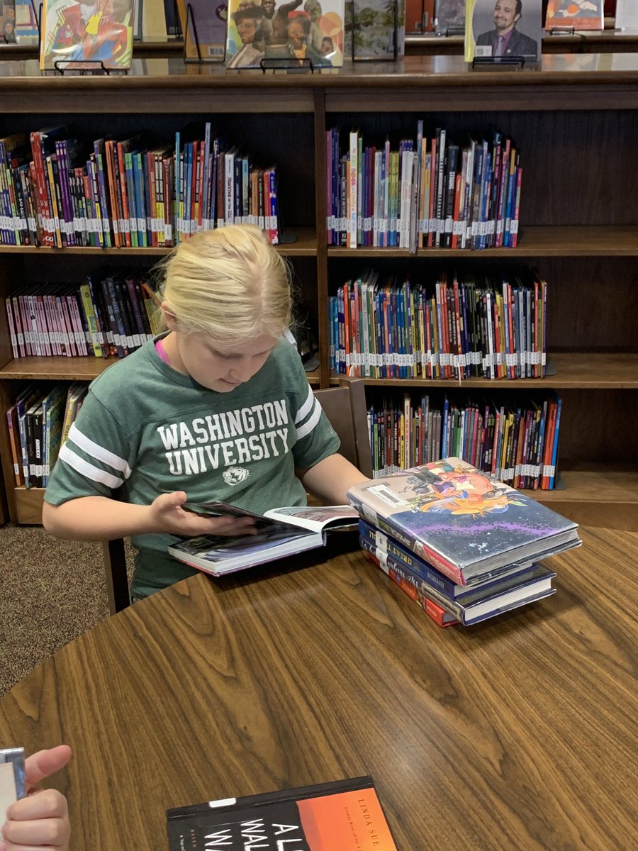 MrsReidBEU's tweet photo. Loading up on books, preparing for a school closure, but making sure we are prepared with reading materials! Thanks to @ErikaFitchBEU and friends for making it possible for us to get books!! #cpsbest #coronavirus @BeulahRalphElem https://t.co/Cj1dEYBkgS