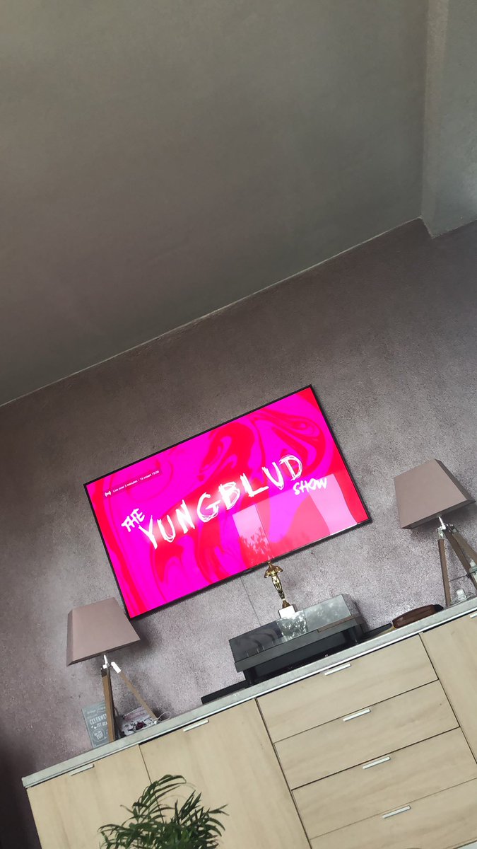 KyashaX's tweet photo. Can’t wait for #theyungbludshow 🖤🖤🖤 @yungblud https://t.co/1WhOdn5psa