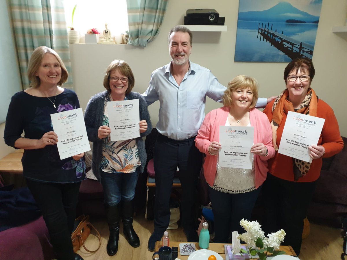 Learn_Therapy's tweet photo. Magic happened @FavershamClinic over the last 4 days with the master of #Regression and #PastLifeRegression Steve Burgess ! We were so lucky that he agreed to come and visit us all the way in #Kent Kent. Trauma's were released and lives were changed, thanks Steve! ❤️👨‍🏫🦸‍♂️👏❤️ https://t.co/yWOCQOQPKQ