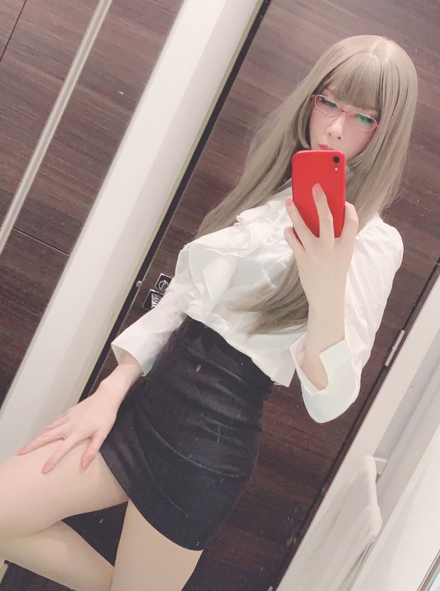 あやか Sur Twitter 14日は名古屋栄のsmバー La Belle Reine で1日キャストをやらせていただきました 女装で働くこと自体初めてで接客は緊張して何も出来なかったけどとても素敵な体験になりました スタッフの皆さんも皆さん気さくで優しい方ばかり ありがとう