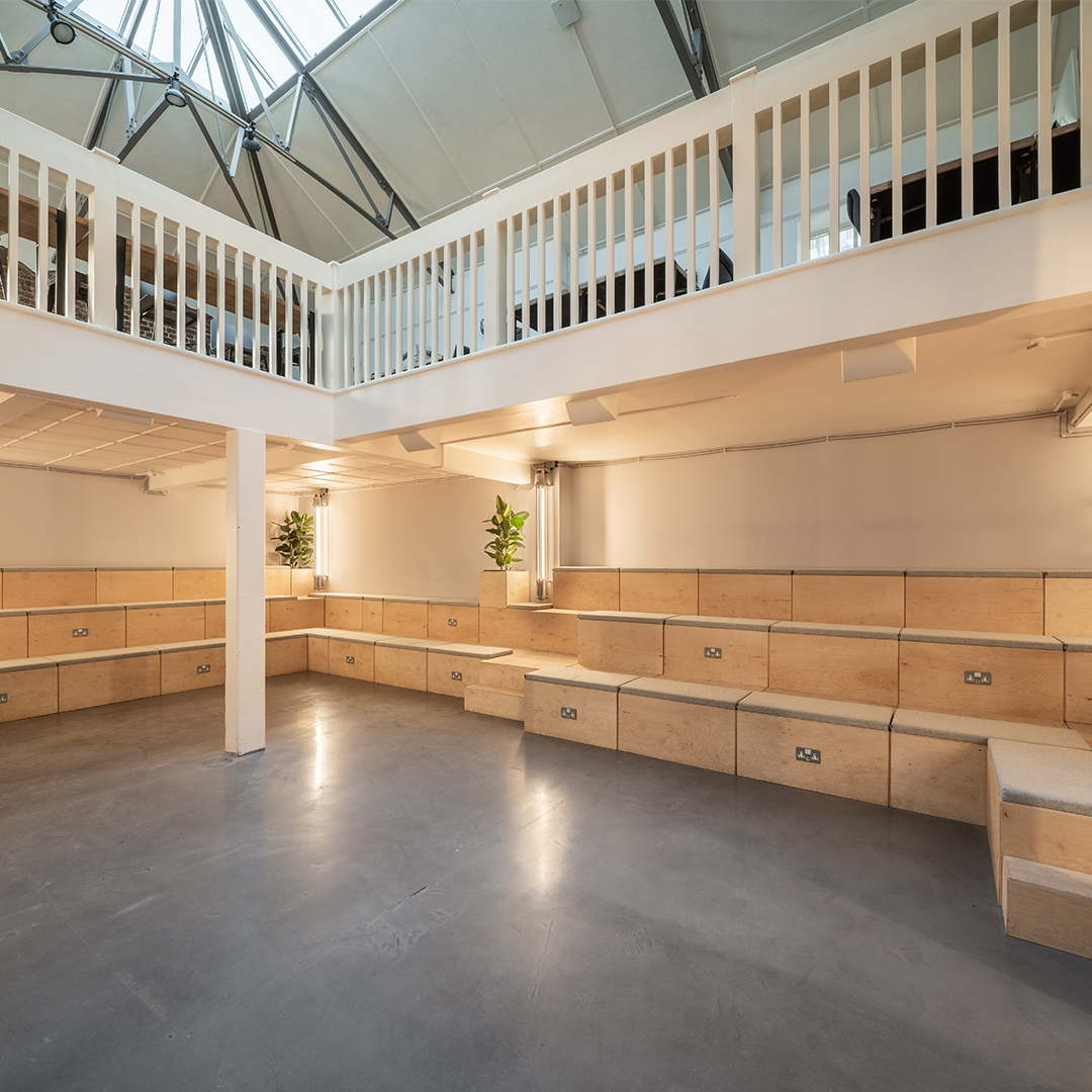 workagileuk's tweet image. Small space – big ideas⁣⁣
*⁣⁣
For our latest project, the client – a Design and Turnkey Project Specialist – were looking to make the most out of the small space they had to work with.⁣⁣ Read more here bit.ly/2WiZxh6⁣⁣ 

#Huddlebox #FurnitureDesign #Furniture #UK