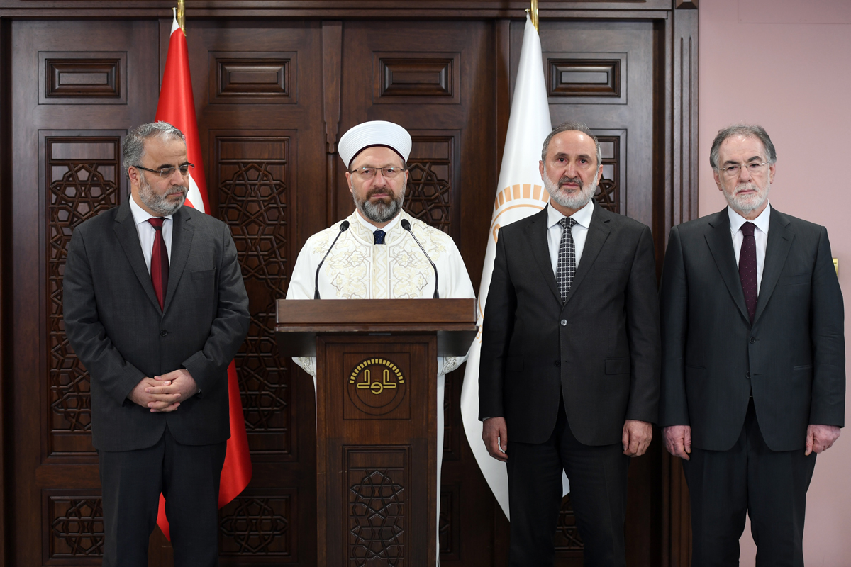 diyanetbasin's tweet image. Cami ve mescitlerde Cuma ve vakit namazların cemaatle kılınmasına ara verildi
@DIBAliErbas 
diyanet.gov.tr/tr-TR/Kurumsal…