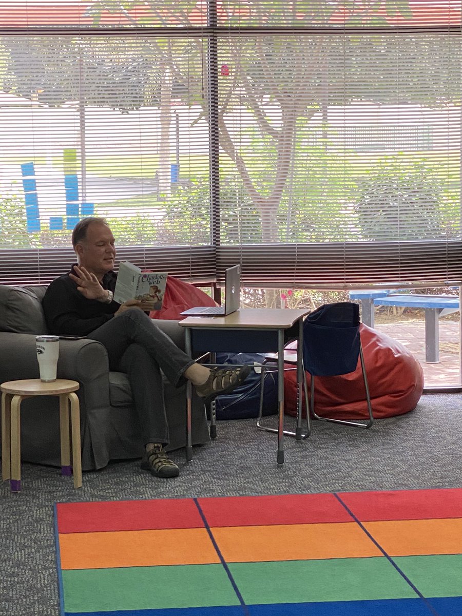 AJavoian's tweet photo. Our amazing teachers doing read alouds to their kids during live office hours! #dhsedu #6ranches1family https://t.co/KaVtJzrQYV