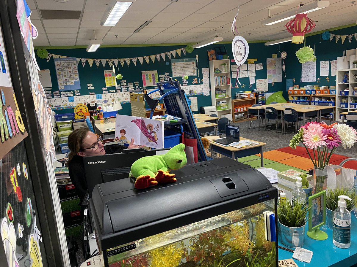 AJavoian's tweet photo. Our amazing teachers doing read alouds to their kids during live office hours! #dhsedu #6ranches1family https://t.co/KaVtJzrQYV