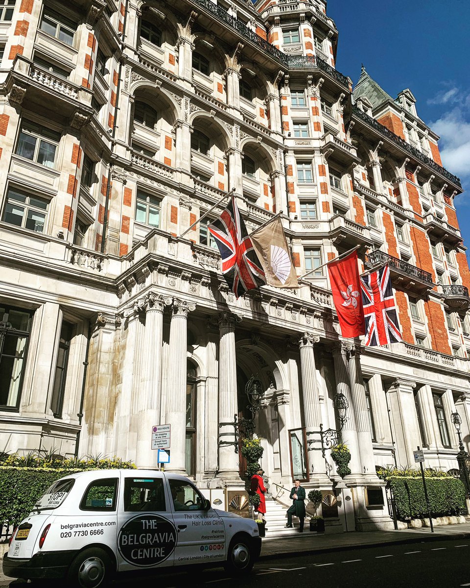 MO_LONDON's tweet photo. A very sunny afternoon from Knightsbridge today ☀️✨✨😎
#FANtasticLondon #MagicInKnightsbridge #sunny #beautifulday #london #springiscoming #shinebright #ImAFan https://t.co/RpFY2pSR07