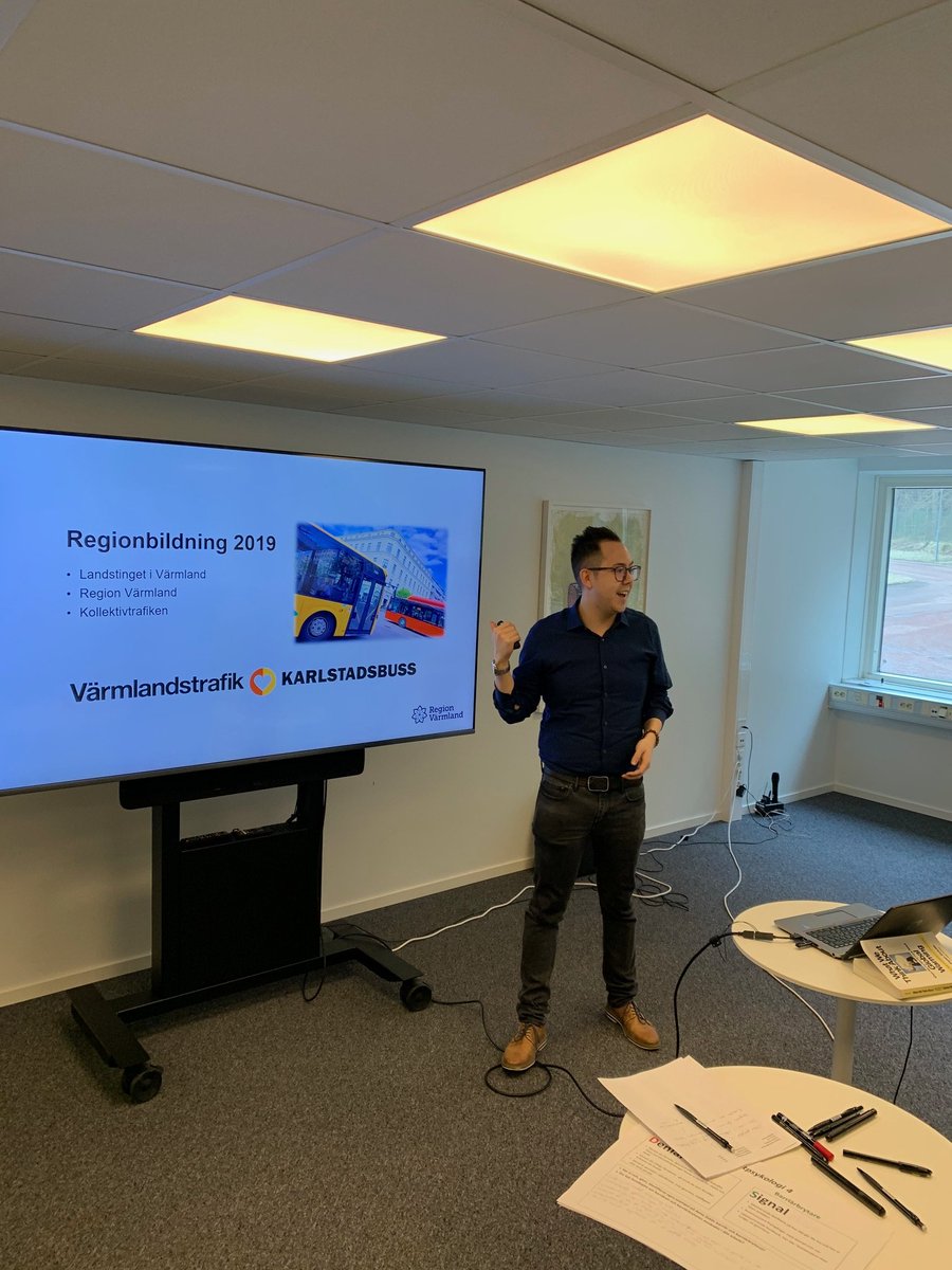 RESPONSE_eu's tweet photo. Sebastian from @Varmlandstrafik 🇸🇪 introduced the #responseDRT project pilot to the municipalities in Region Värmland county.
"Planning and piloting #DRT routes helps us to work on tackling environmental issues and changing travel behaviour in the region." https://t.co/kFyCpowC5i