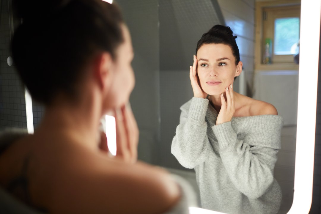 agingblissfully's tweet photo. If your skin is super oily, you may require an acne treatment to help reduce breakouts, balance your skin, and calm redness. 
Read more: https://t.co/0Wq1dg8YUR
#oilcleanser #skincare #skincareshop #skincareproducts #oilyskincare #dryskincare #healthyskincare #sensitiveskincare https://t.co/ItxXFaXlh7