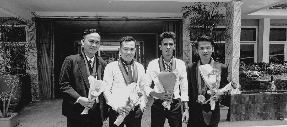 Jhuns144's tweet photo. Pernah sedekat ini, sebelum kita punya kesibukan dan jarak masing-masing.  
#sahabat #satuAlmamater https://t.co/iN5GSznfju