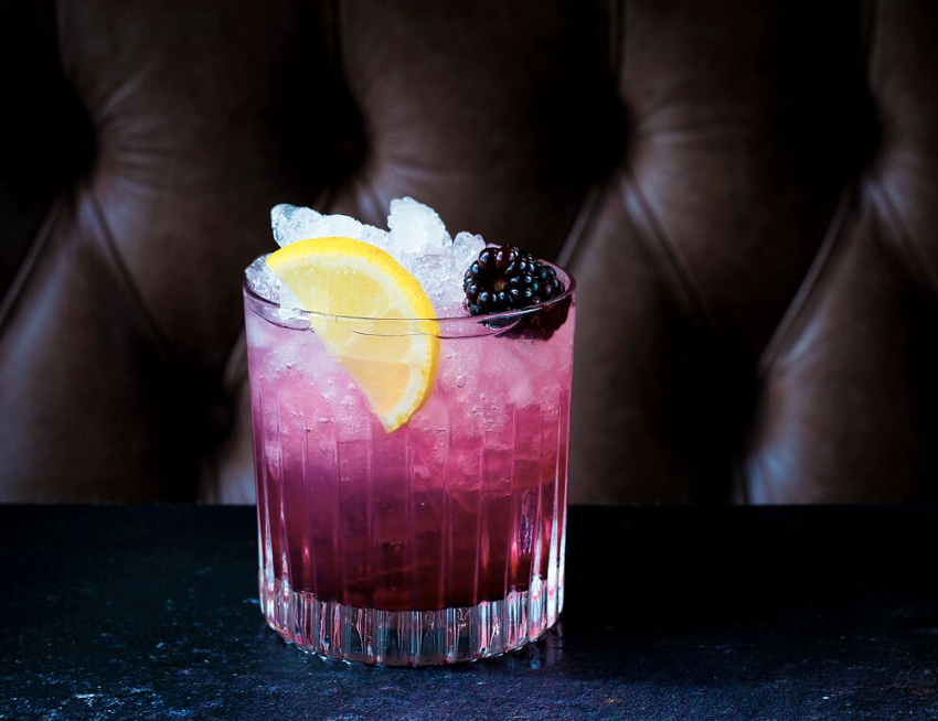 ChapterHouseYRK's tweet image. Why not shake off those #Monday blues with a tipple or two… How about a classic Bramble?
