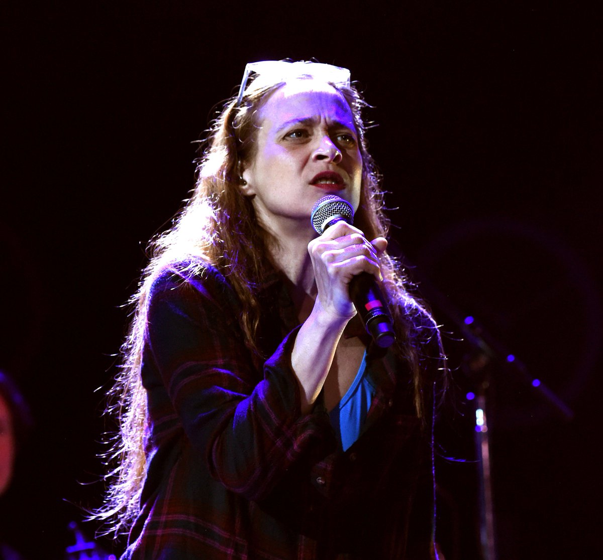 stereogum's tweet image. Fiona Apple says she quit cocaine after "one excruciating night" at Quentin Tarantino's house with Paul Thomas Anderson: "Every addict should just get locked in a private movie theatre with Q.T. and P.T.A. on coke, and they’ll never want to do it again." bit.ly/2Ud7UIi