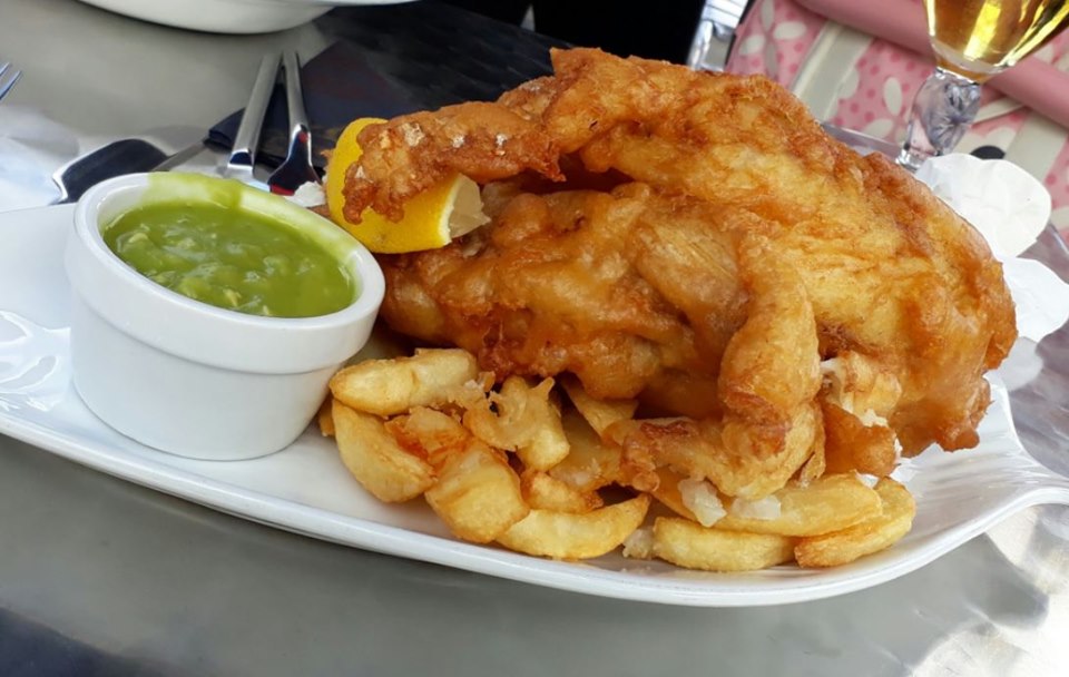 Nothing compares to a big fish and portion of proper chips. 🐟🍟

#FishandChips #WiganRestaurant
@GalleriesWigan