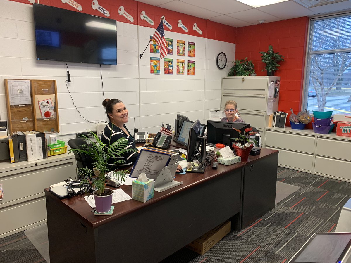 PrinMurphy's tweet photo. Showed up and stepped up to greet families, answer questions and take phone calls. #ilschoolsstepup #PantherEdChat https://t.co/MrKZUtTgNq