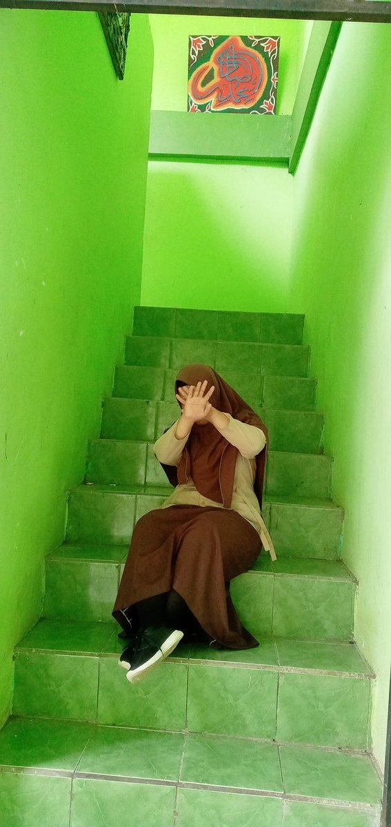 Diah2217's tweet photo. Memang wajahku sengaja saya tutupi.
Ya tdk apa² lah sekali kali kalau mau foto². https://t.co/mVLf1hxXmk
