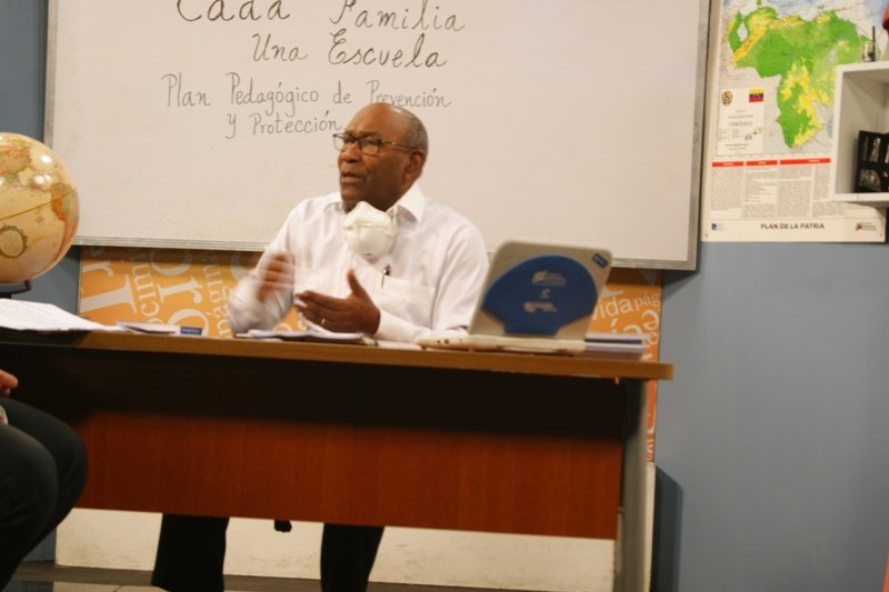 📢📢 #Entérate || A partir de hoy, nuestros niños, niñas y jóvenes comenzarán a armar un portafolio con las tareas que realizarán en casa. ¡CADA FAMILIA UNA ESCUELA! 👧
#QuédateEnCasa #CuarentenaColectivaYSocial 
<a href="/FreddyBernal/">Freddy Bernal</a> @ZonaEducTachira <a href="/VSocialT/">Vicepresidencia Social y Territorial</a> <a href="/MPPEDUCACION/">MPPEDUCACION</a> <a href="/neljulger/">🙏NELJULGER 68K🇻🇪</a>