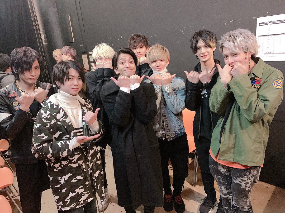 yuuto_thumbnail's tweet photo. 本日VUENOSお越しいただきありがとうございました！
ライブ観てくれた方々ありがとうございます！
褒めてくれた方もいて嬉しかったです！お世辞でも嬉しすぎる😢
また皆さんと会えるのを楽しみにしてます！
そして、明日は六本木モーフさんでライブがあります！
僕たちと一緒に盛り上がりましょう！😉 https://t.co/vVXVyTB2I6