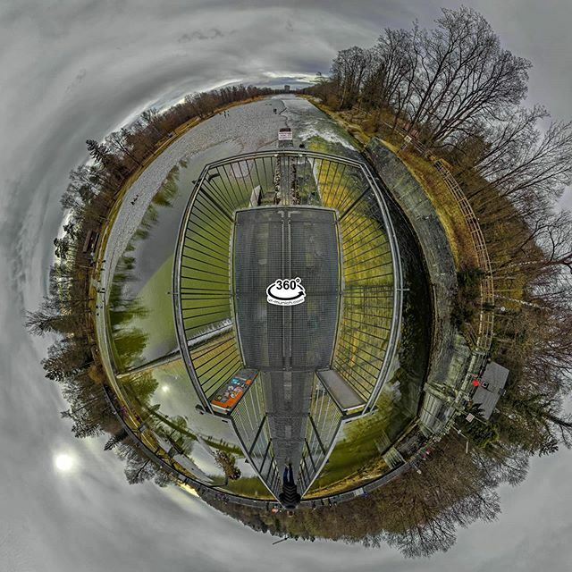 3hundert60's tweet photo. #isar #marienklausensteg #marienklausenbrücke #marienklause #stichsteg #münchen #munich #bavaria #360munich #munich360 #360gradmünchen #virtuelletour #stayathome #visitvirtually #vr #360vr #vr360 #tinyplanet #littleplanet #tinyworld #unsereisar #flaucher… https://t.co/m9oy9kAwUF https://t.co/J8RXKuKRCY