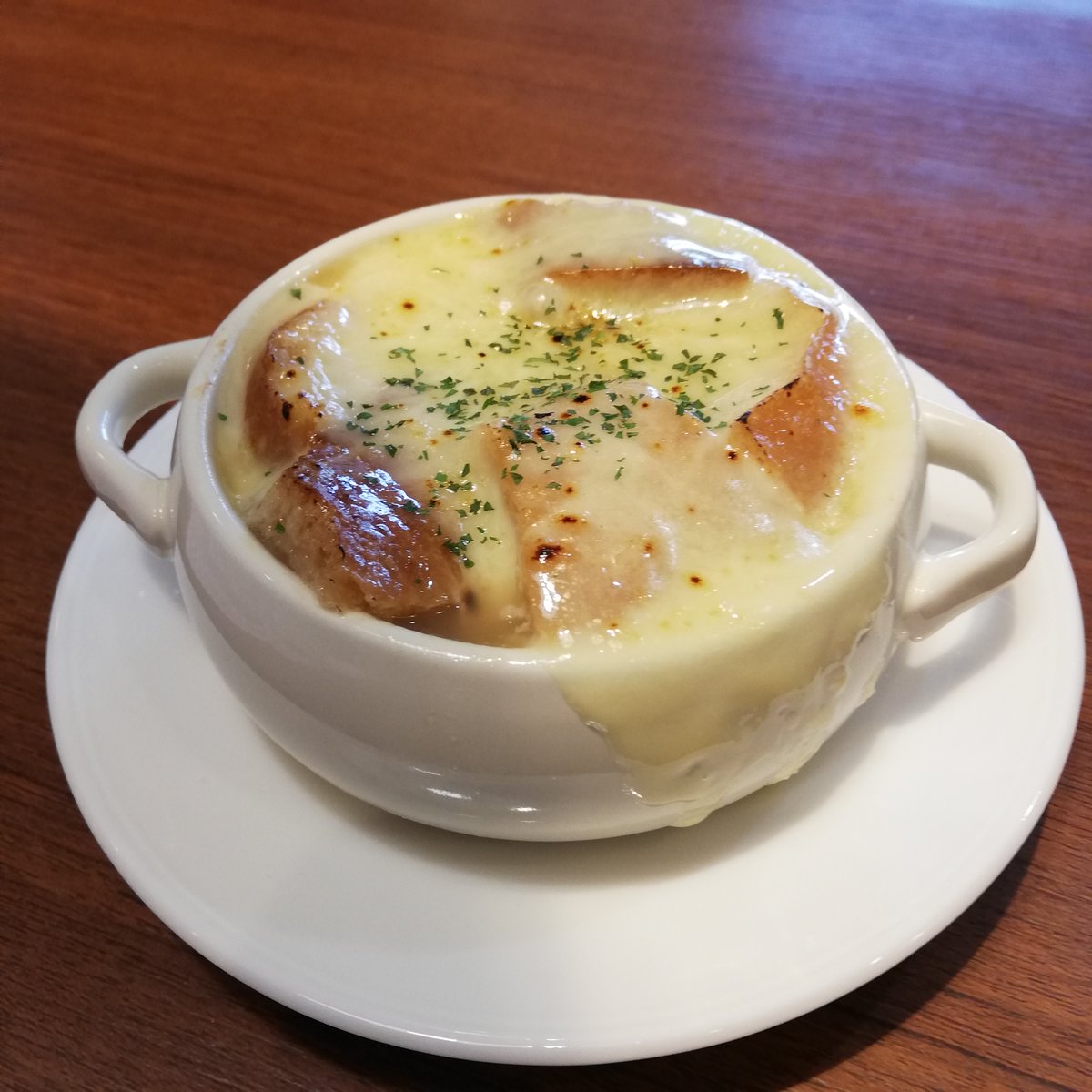 ラーメンカフェ なにわ新風 大正店 Auf Twitter 寒いときには熱々のオニオングラタンスープ 先日から新しく限定メニューです 小腹がすいてるときもok バケットもチーズもたっぷり入った大満足スープ チーズ好きにはたまらんですな オニオンスープのみもござい
